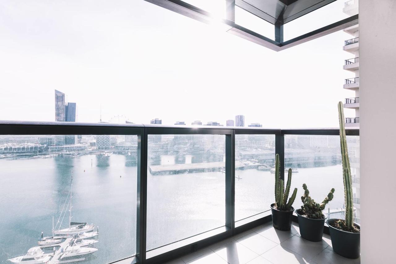 Experience Waterfront Luxury With Views Lejlighed Melbourne Eksteriør billede