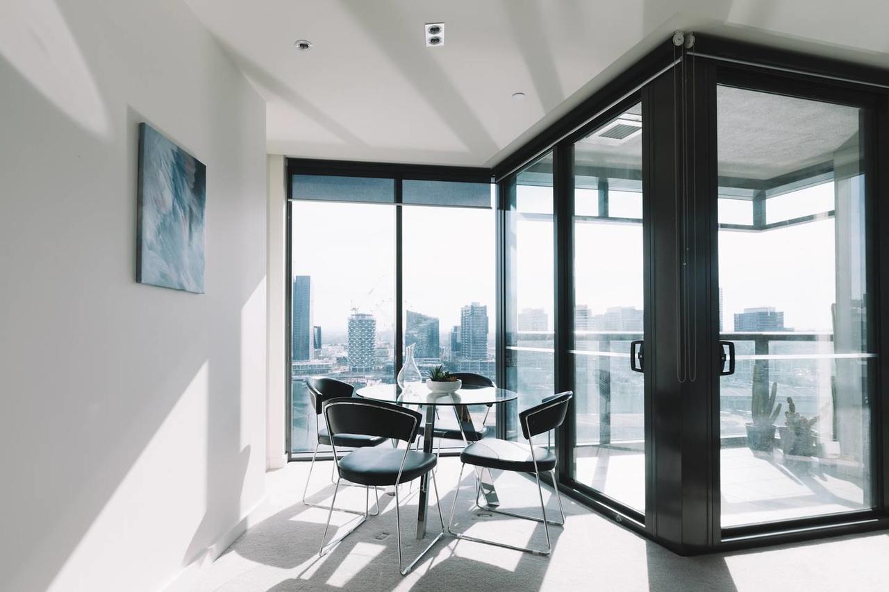 Experience Waterfront Luxury With Views Lejlighed Melbourne Eksteriør billede